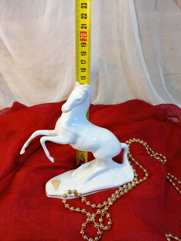 Porcelán 15 cm-es ágaskodó fehér ló - Image 2