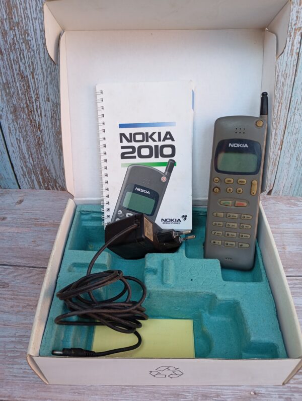 Nokiás doboz és telefon