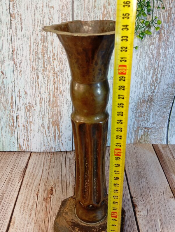 Régi II. világháborús 34 cm-es réz lövegváza fa talpon - Image 4