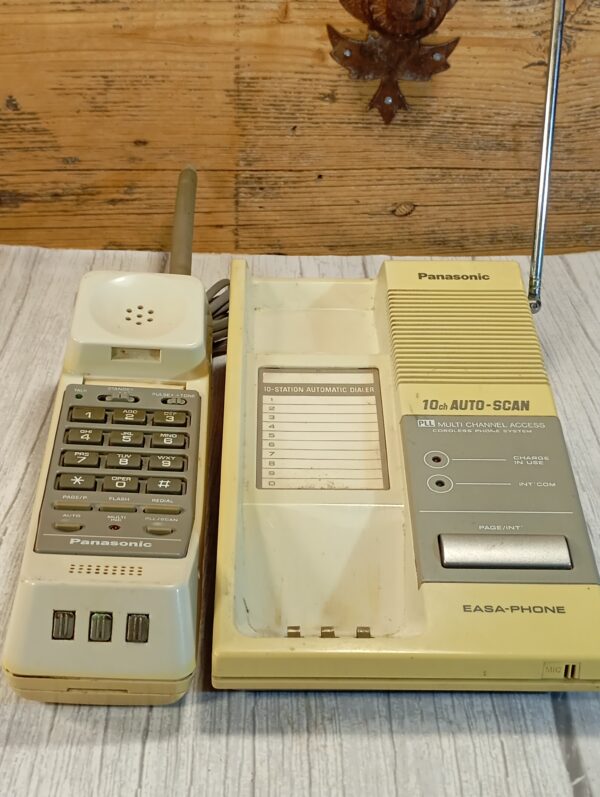 Régi nyomógombos telefon - Image 2