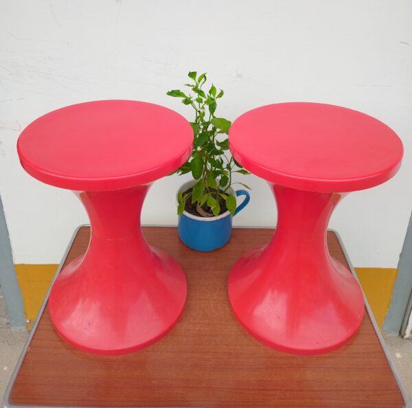 2 piros pilleszék